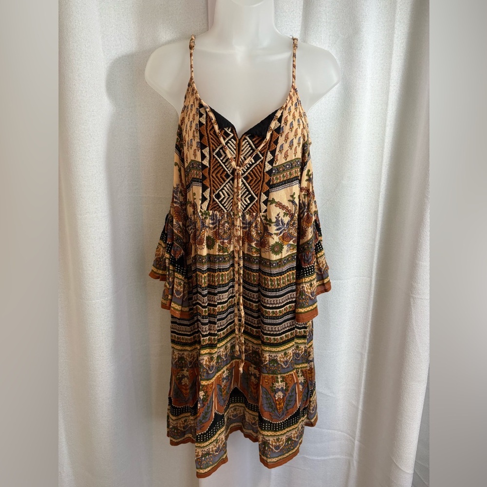 Velzera Boho Dress Off the shoulder Bell Sleve Babydoll Paisley Size M GUC 0379